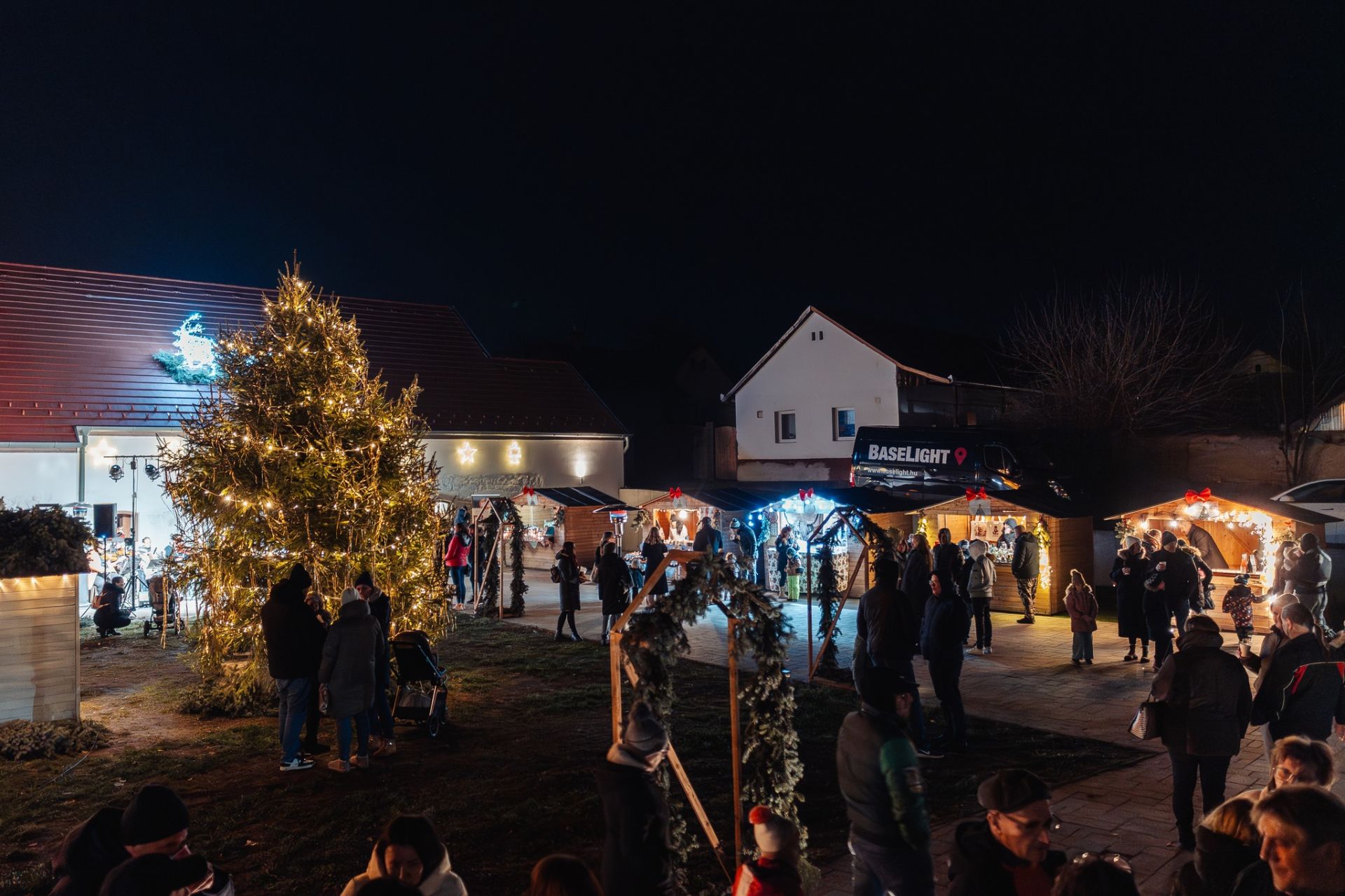 Karácsonyfaköszöntő a Varázsvölgyben 2025. november 30. 