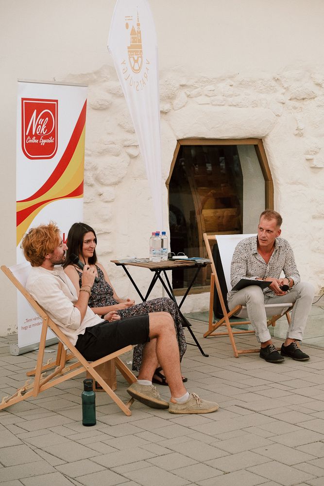 PÉK PLATZ | Kerekasztal beszélgetés | Varázsvölgy KERT MOZI x Nők Civilben Egyesület FILMKLUB - 2024. augusztus 16.