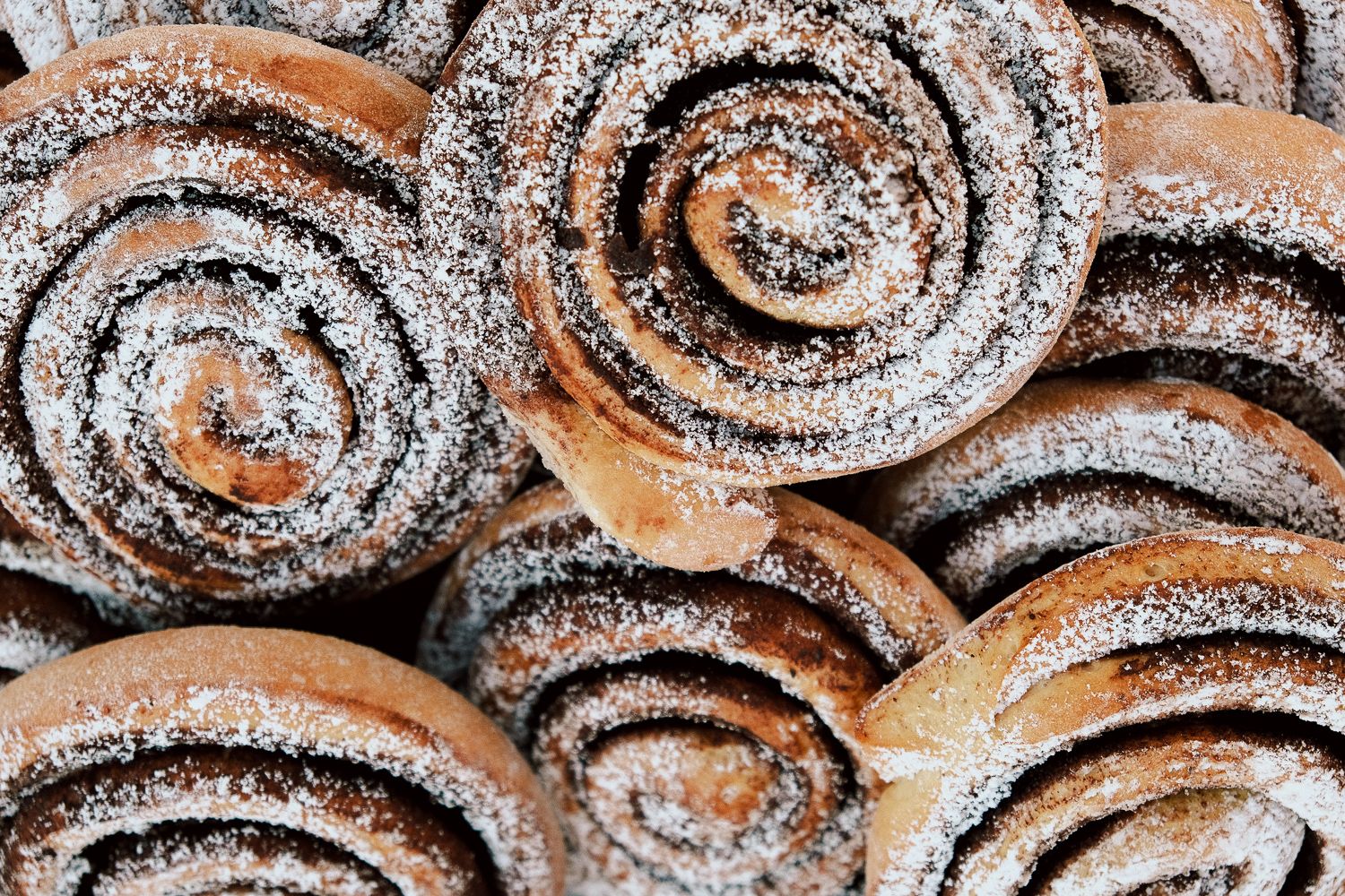 PÉK PLATZ | Kerekasztal beszélgetés | Varázsvölgy KERT MOZI x Nők Civilben Egyesület FILMKLUB - 2024. augusztus 16.