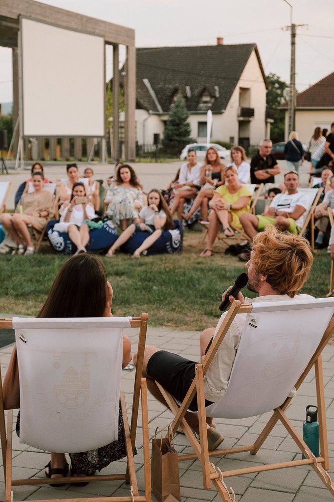 PÉK PLATZ | Kerekasztal beszélgetés | Varázsvölgy KERT MOZI x Nők Civilben Egyesület FILMKLUB - 2024. augusztus 16.