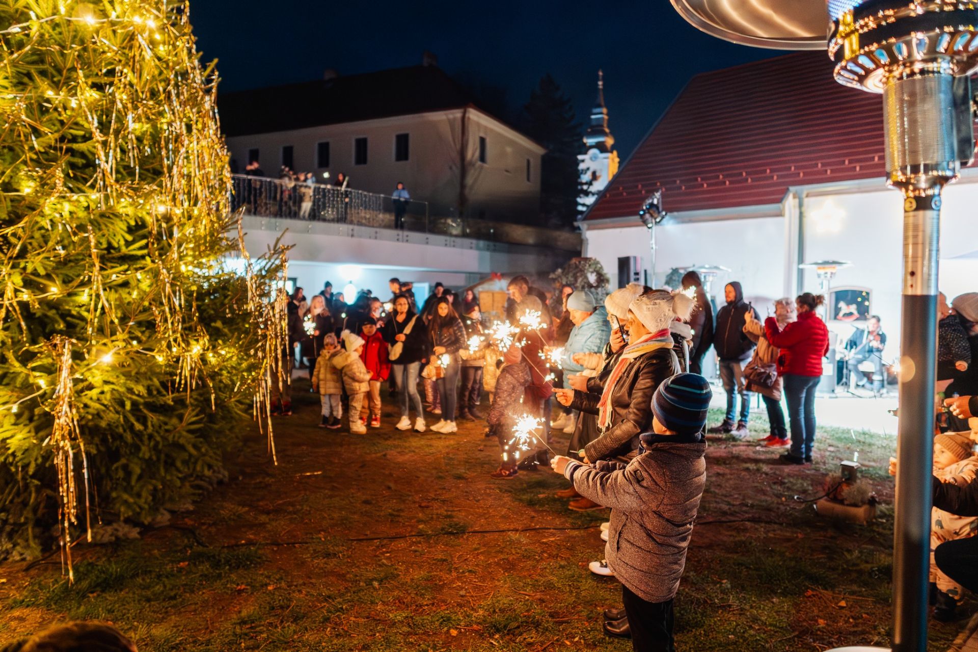 Karácsonyfaköszöntő a Varázsvölgyben 2025. november 30. 